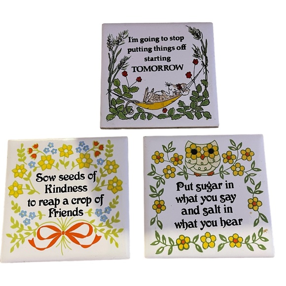 Set of 3 Vintage Footed Ceramic Trivets - Mouse, Owl, and Floral.4.25" x 4.25" - Picture 3 of 3